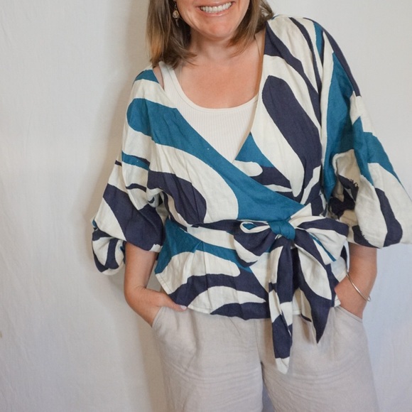 Stunning 100% linen new with tag Cala De La Cruz Mayu wrap top size large - Picture 8 of 16